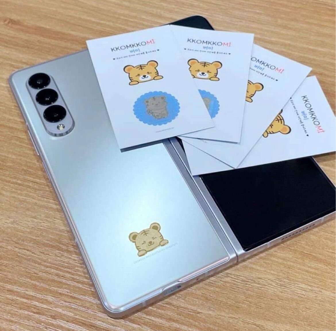 Miếng dán chắn sóng điện từ mạ vàng 24k