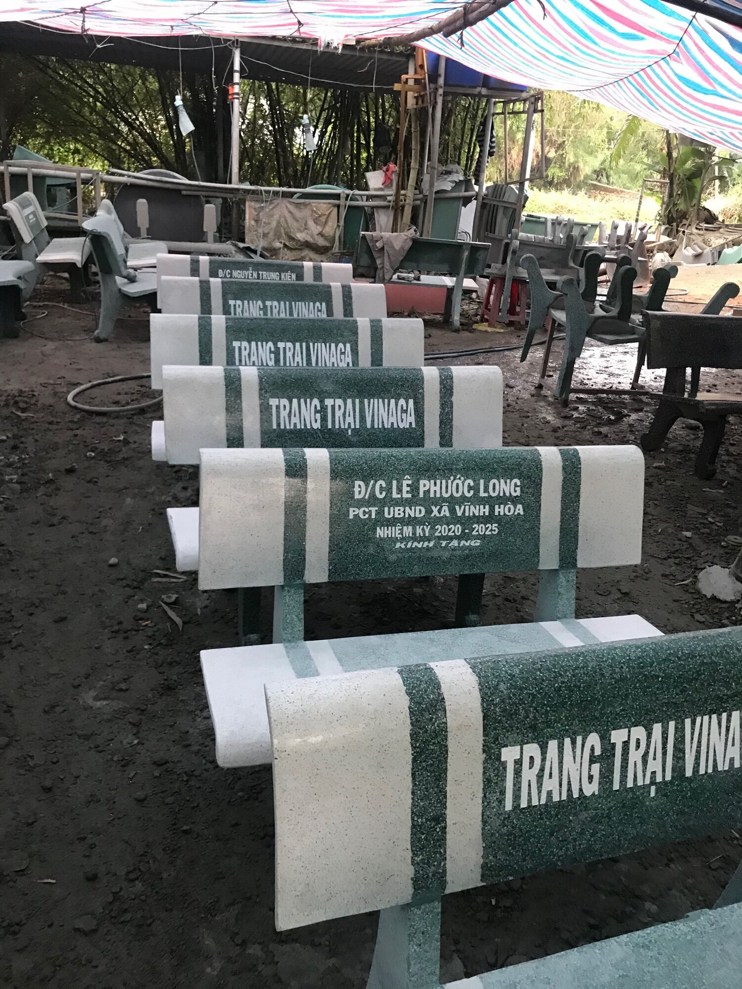 Bàn ghế đá ngoài trời