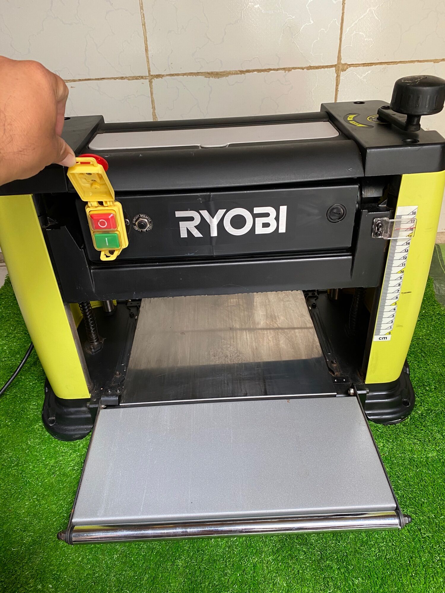 Máy Bào Cuốn Ryobi 1500W