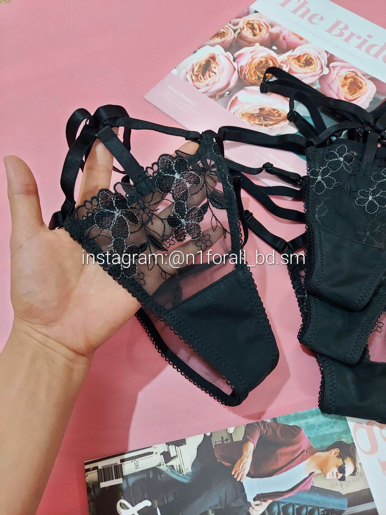 Quần ren lọt khe hai dây