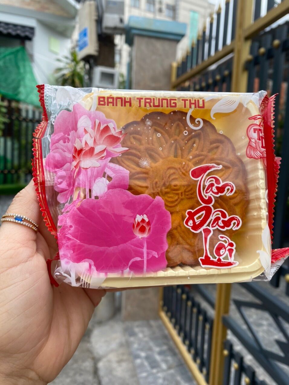 Bánh trung thu Tân Dân Lợi nhân hạt sen chay 200gr
