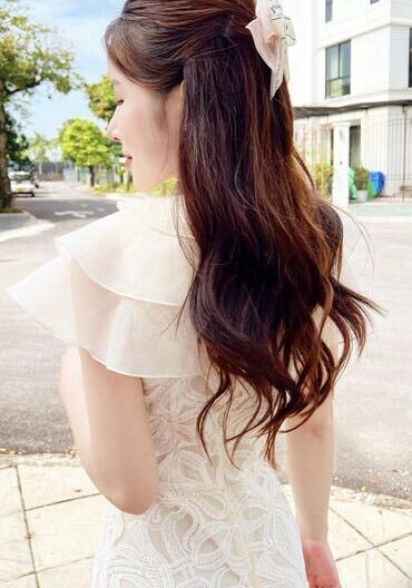 Váy ren nổi phối nơ cổ
