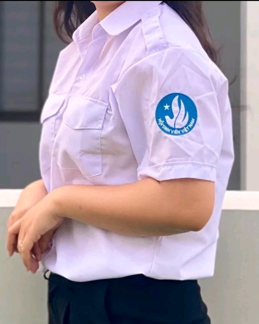 Áo Hội Sinh Viên Chất Liệu Kate Silk. Áo rất đẹp và chất lượng.