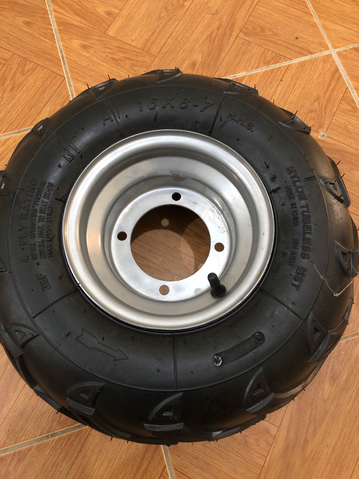 Bánh xe 16x8-7 đường kính 40cm rộng 15cm lốp không xăm