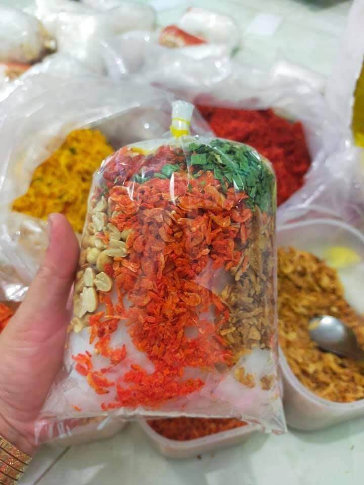 1 bánh tráng trộn bơ tắc thập vị