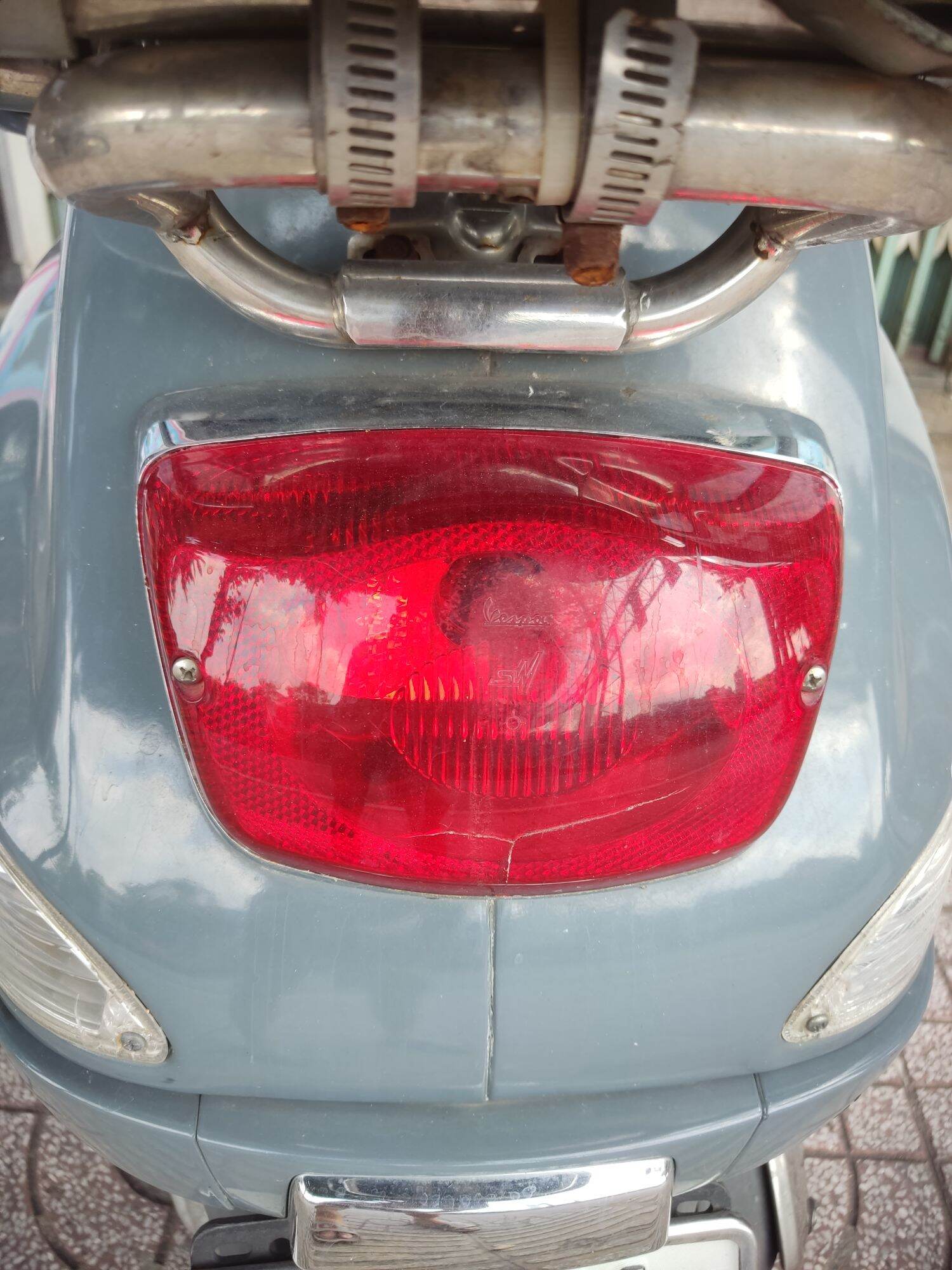 hậu vespa LX