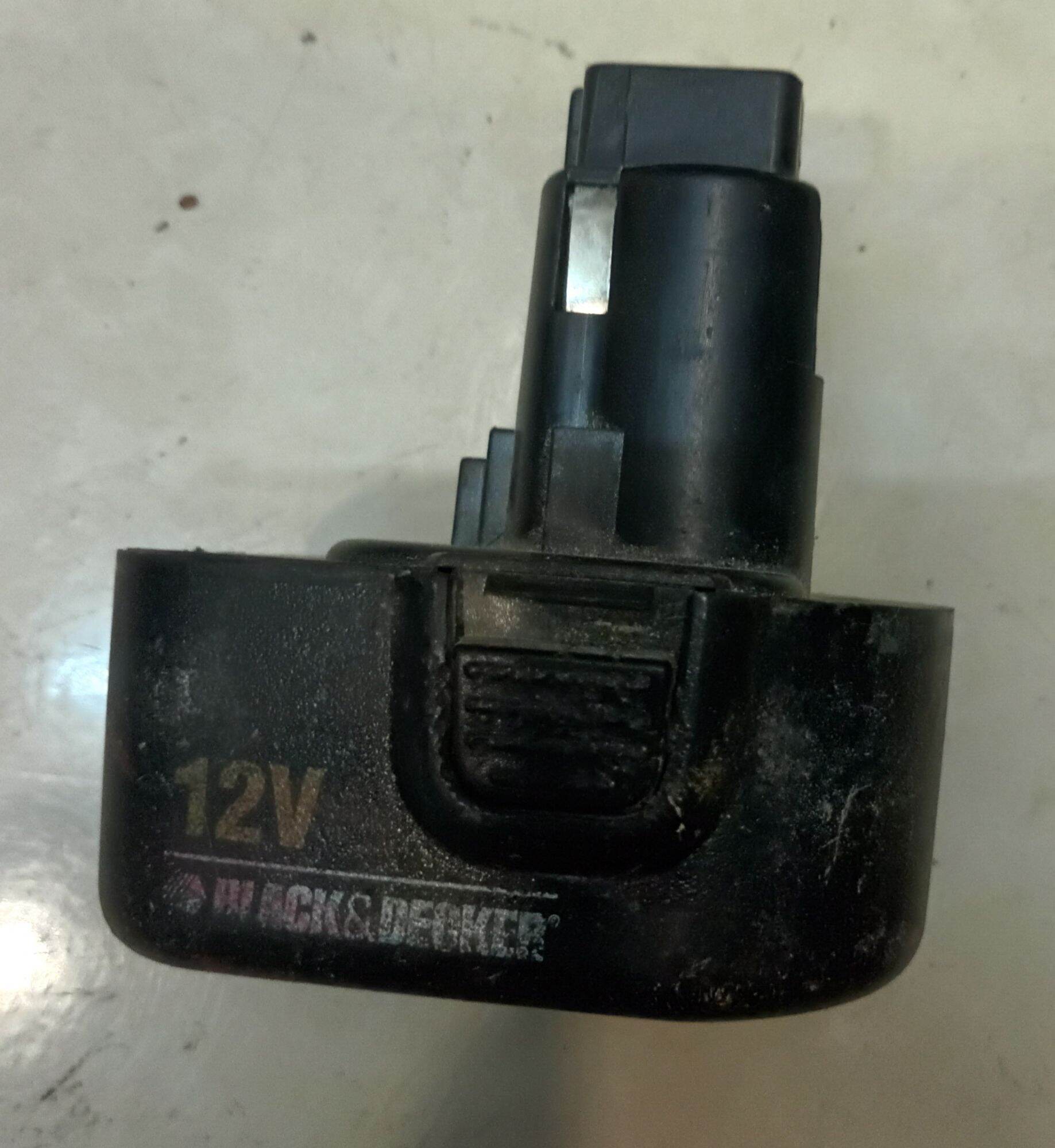 Vỏ pin trượt và chọt Black Decker 12v
