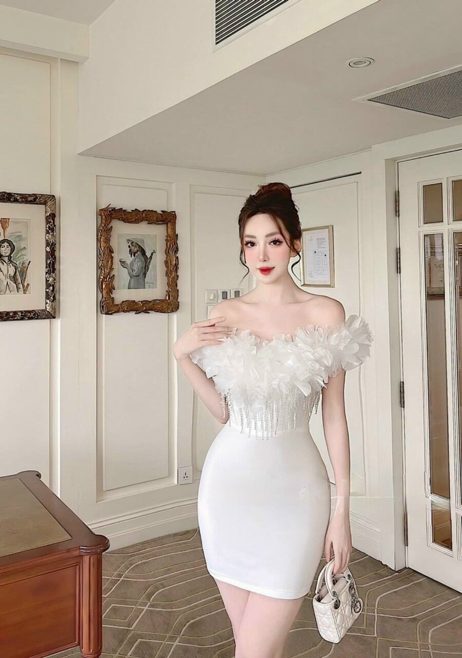 ĐẦM BODY DÚN HOA TRỄ VAI