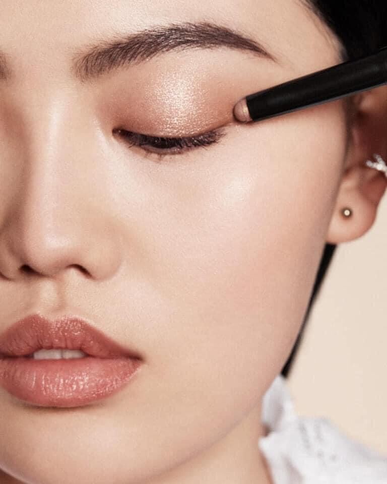 Set Laura Mercier mini phấn phủ và sáp mắt nhũ