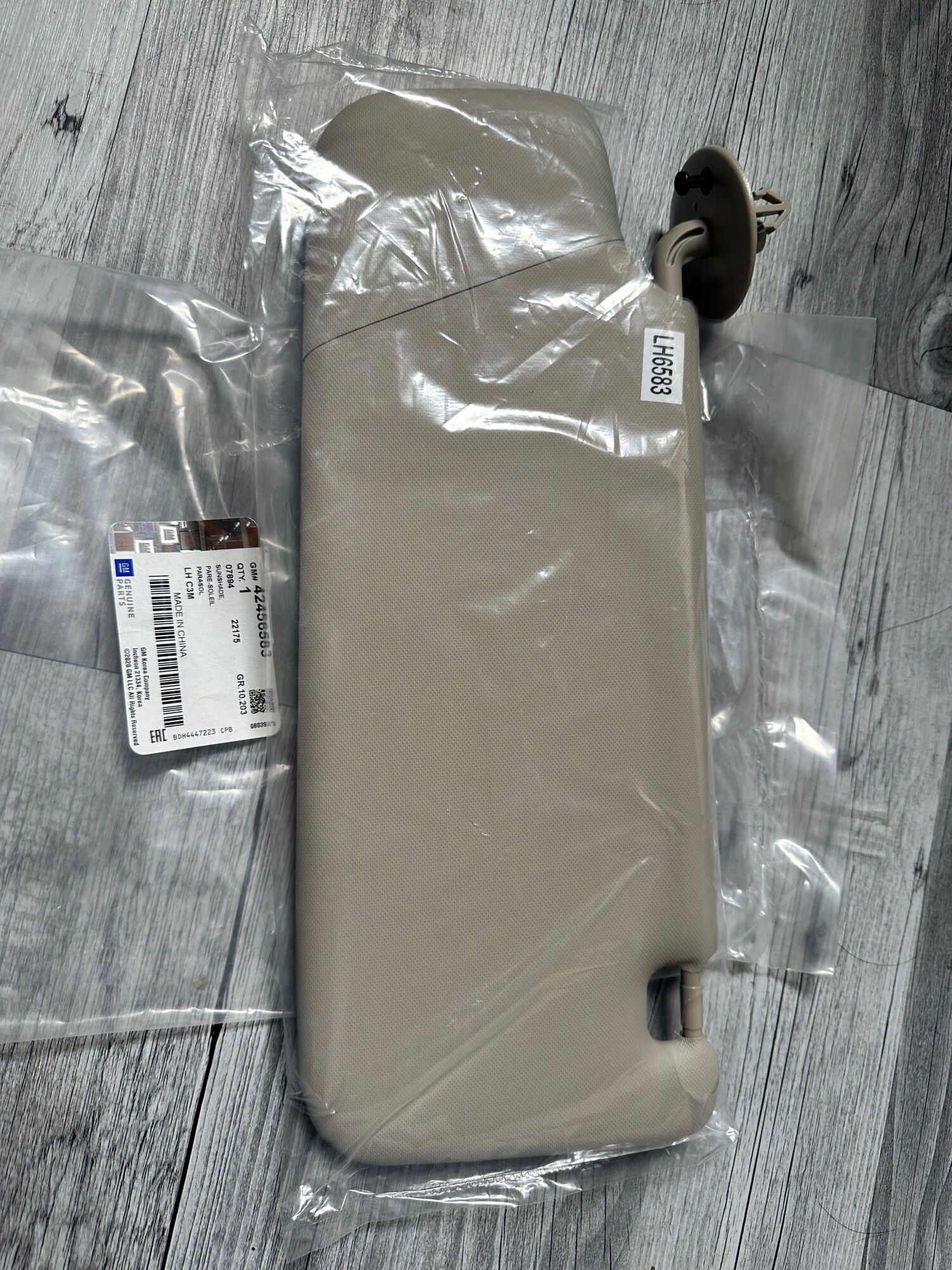 Tấm chắn nắng trong xe bên trái Spark Hàng gm:42456583