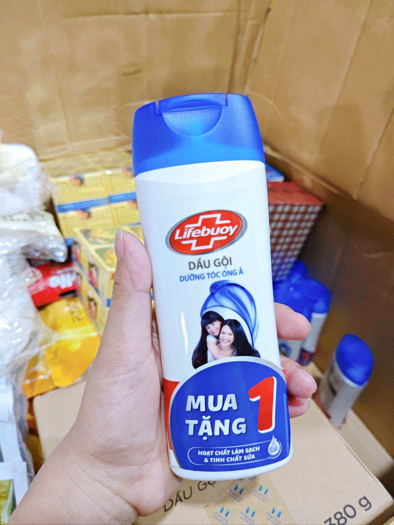 Dầu gội lifebouy dưỡng tóc óng ả 140g