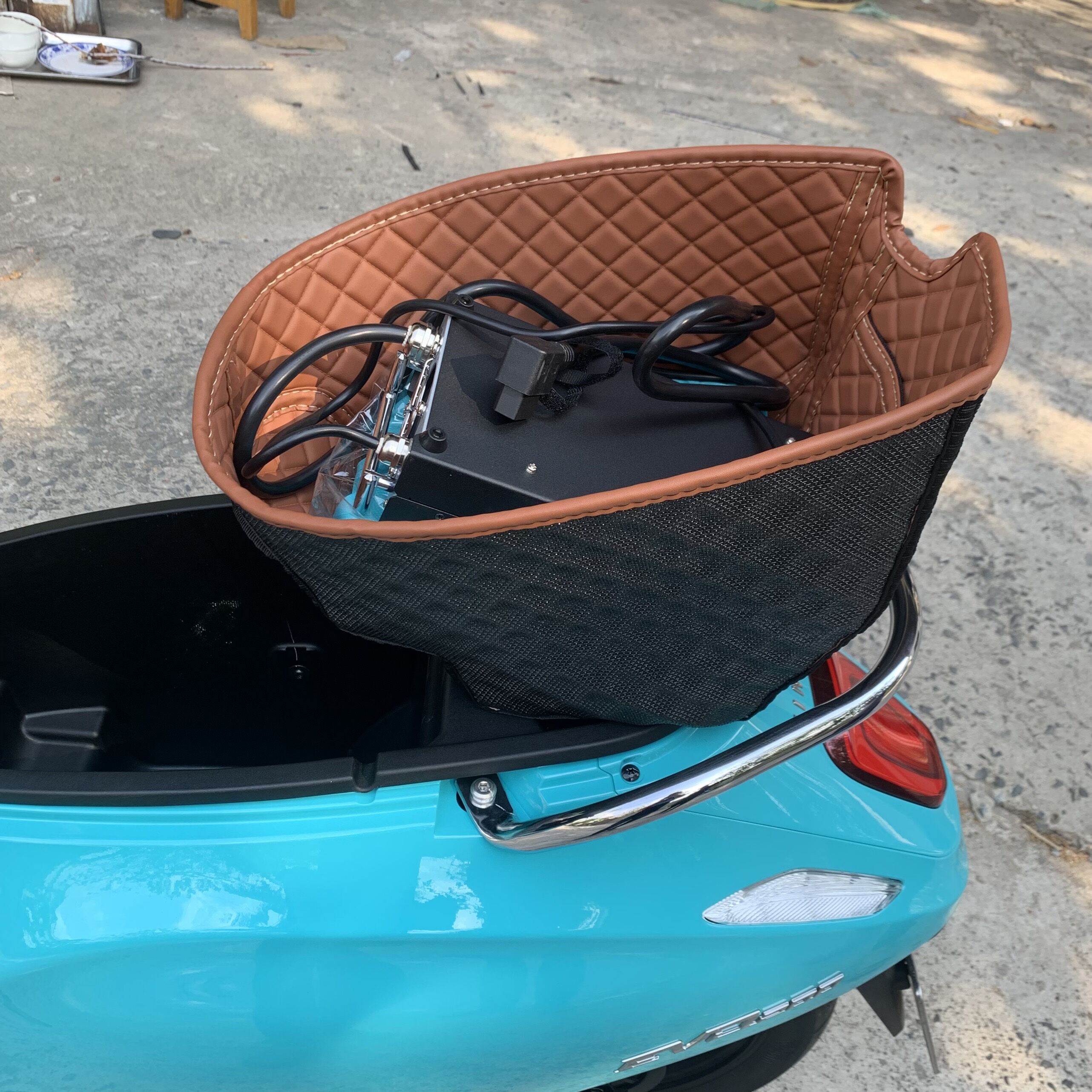 Shockproof and Heat-Insulating Leather Trunk Lining for Vinfast Feliz, Feliz S, Klara S, Vento S, Evo200,