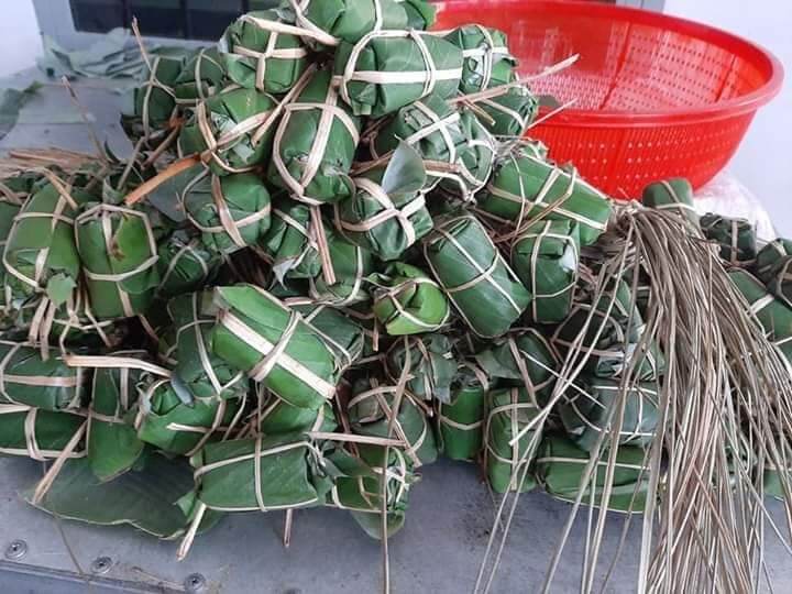 Nem chua (14 cái/xâu) - Đặc sản Nha Trang