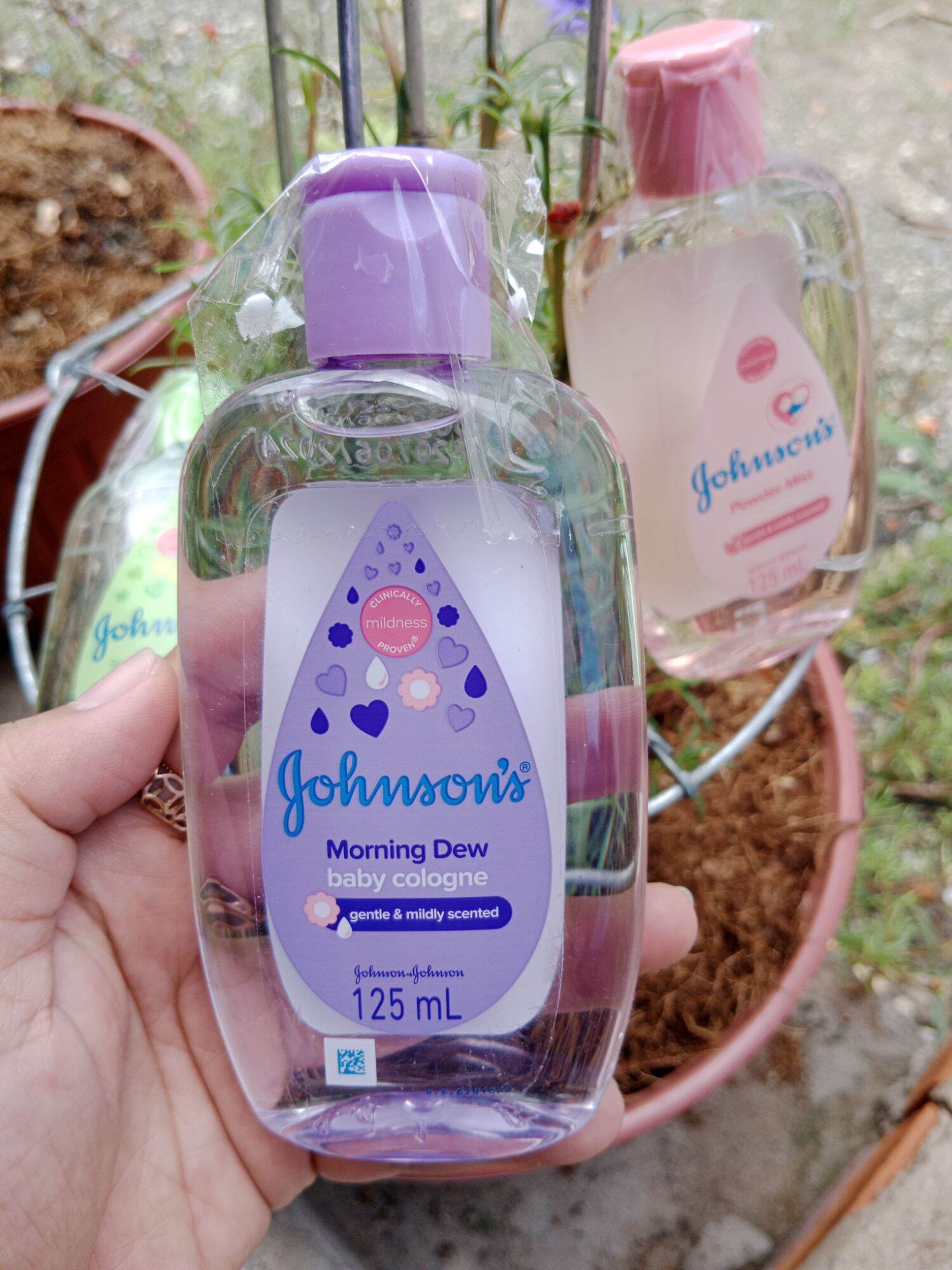 Nước hoa Johnson's Baby màu xanh/tím/hồng 125ml