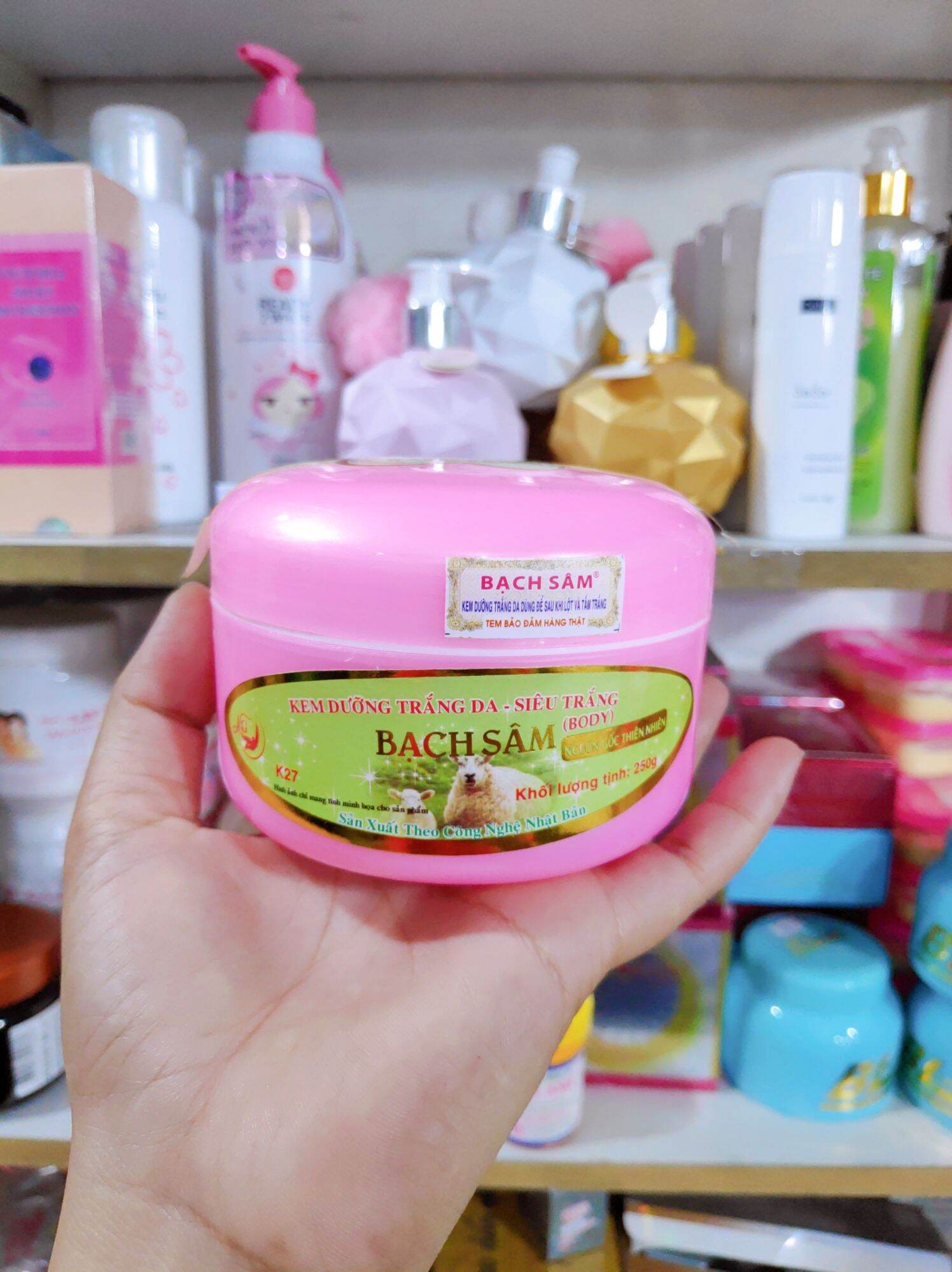 Kem dưỡng trắng da toàn thân - siêu trắng body bạch sâm 250g
