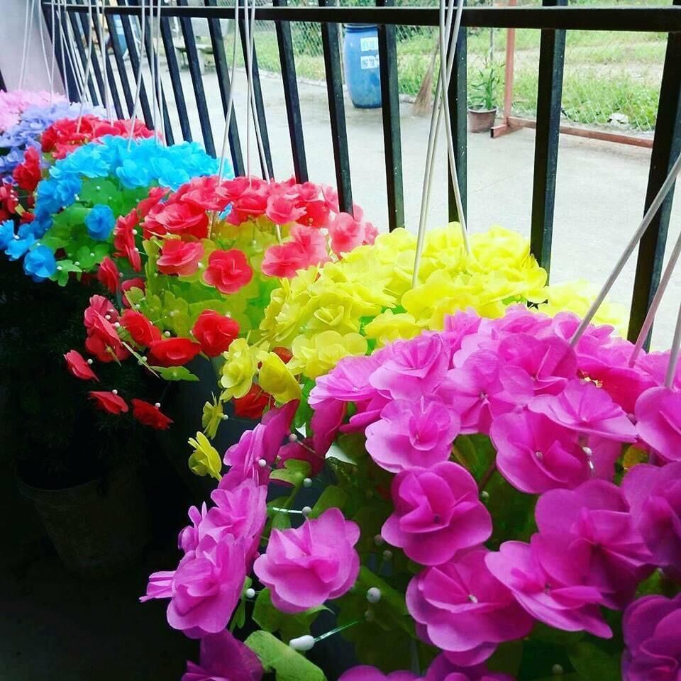 Bình hoa giấy lụa thành phẩm có chậu treo