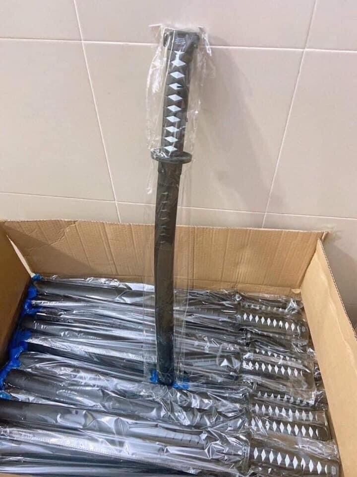 Kiếm nhựa phát sáng đồ chơi