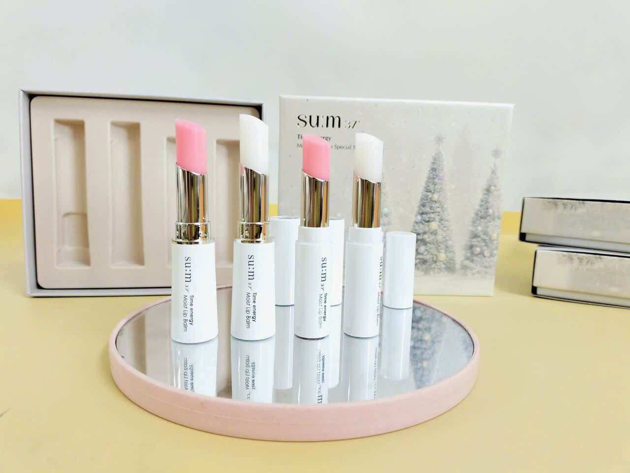 SET Son Dưỡng Môi SU:M (2 thỏi màu Hồng nhạt + 2 thỏi dưỡng ko màu