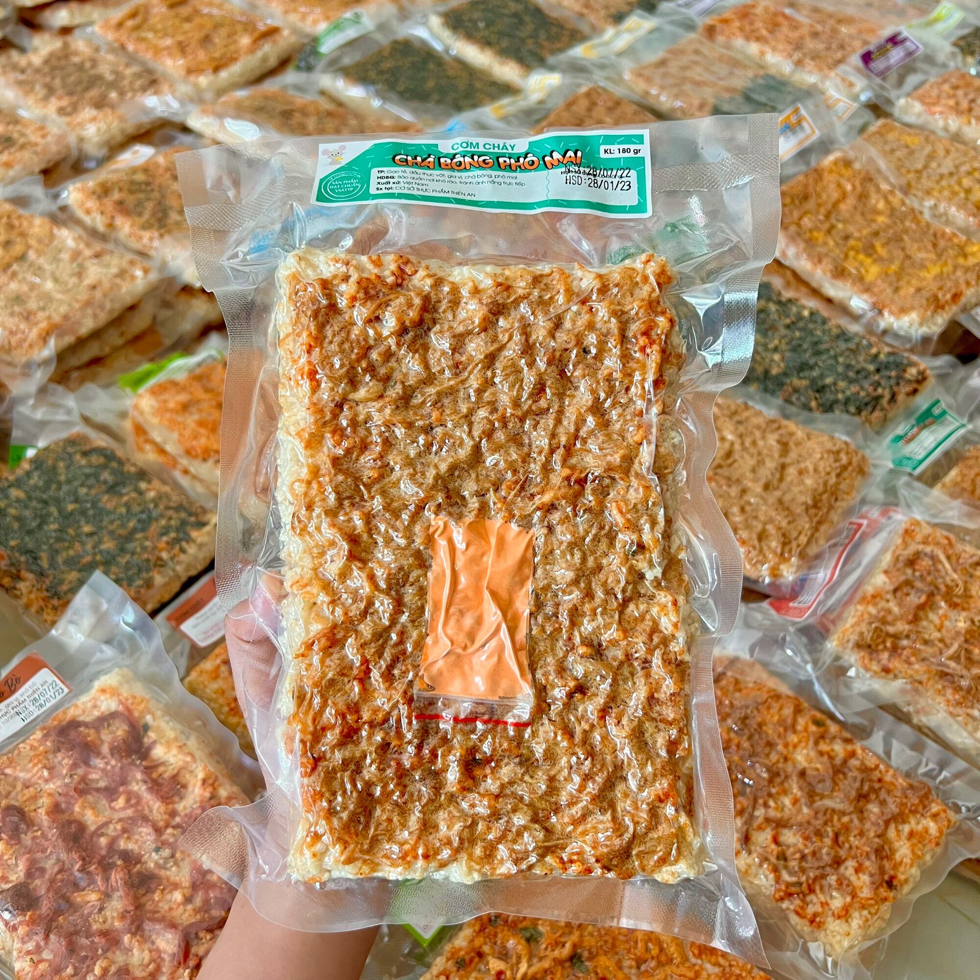 13 LOẠI CƠM CHÁY ĐẶC BIỆT 180G (Gạo Tẻ Giòn Tan Siêu Topping)