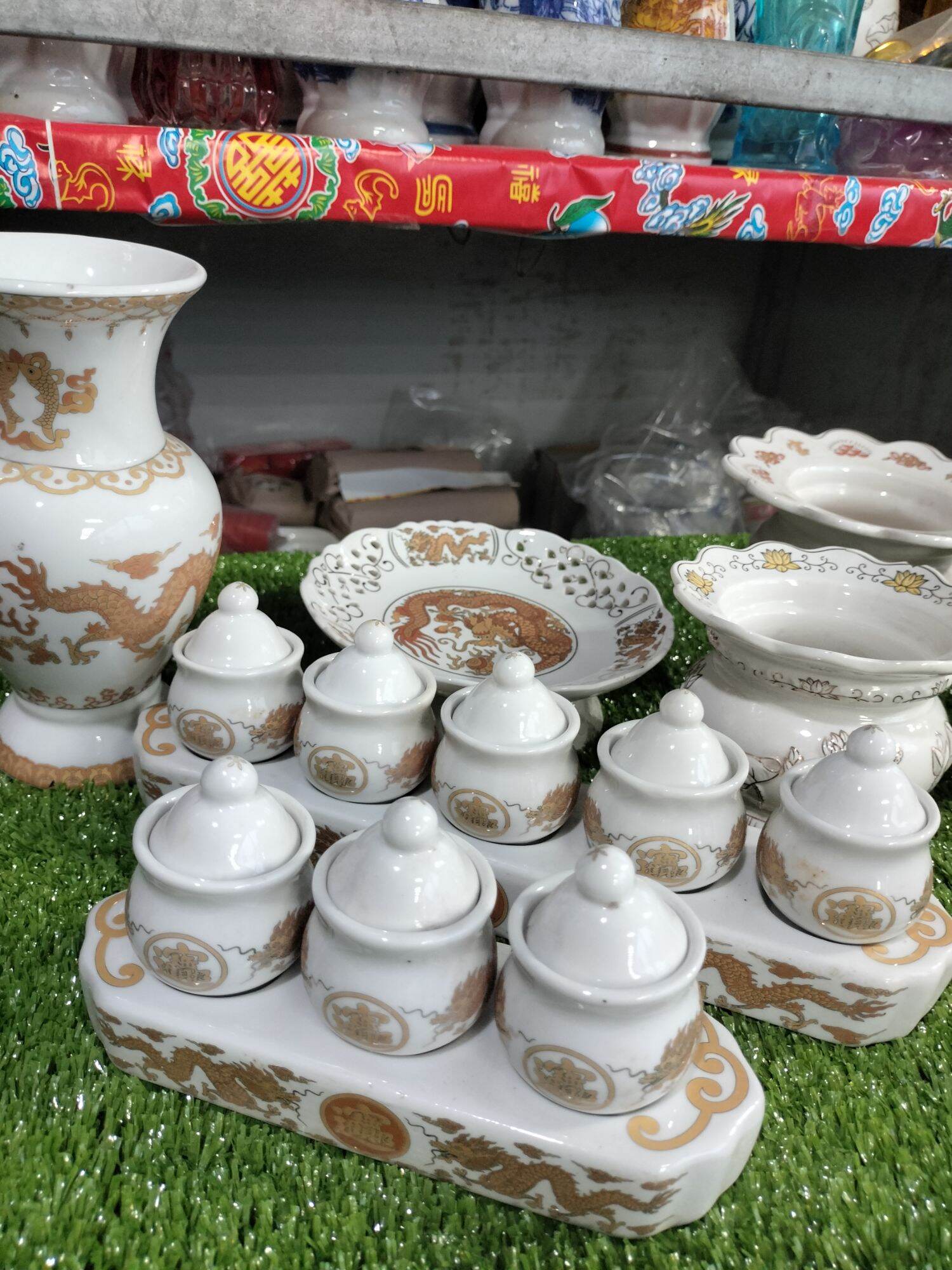 Bộ án 3 ly, 5 ly trắng rồng vàng có nắp