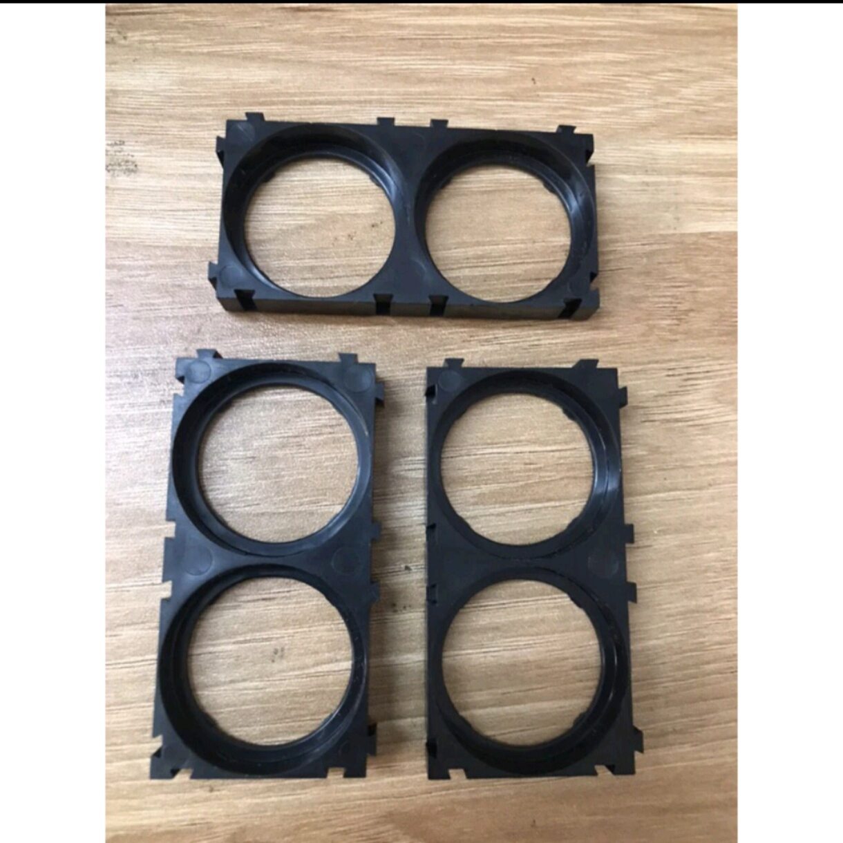 Khung Nhựa Cố Định Pin 33140 (1 khung 2 lỗ)