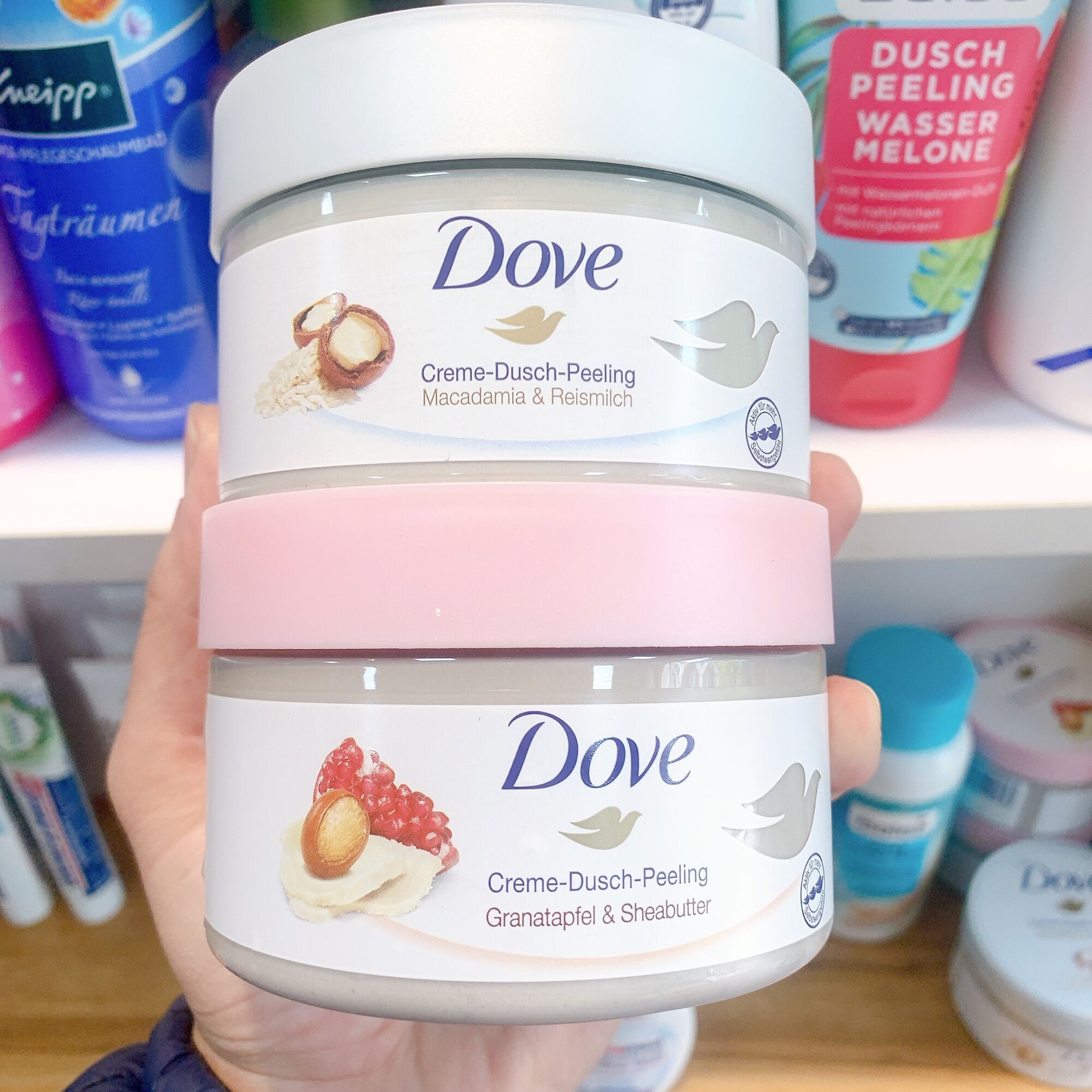 Tẩy da chết toàn thân DOVE Chăm Sóc Da Dưỡng Trắng Cấp Ẩm Exfoliating Body Polish - 225ml - Hàng nội địa Đức