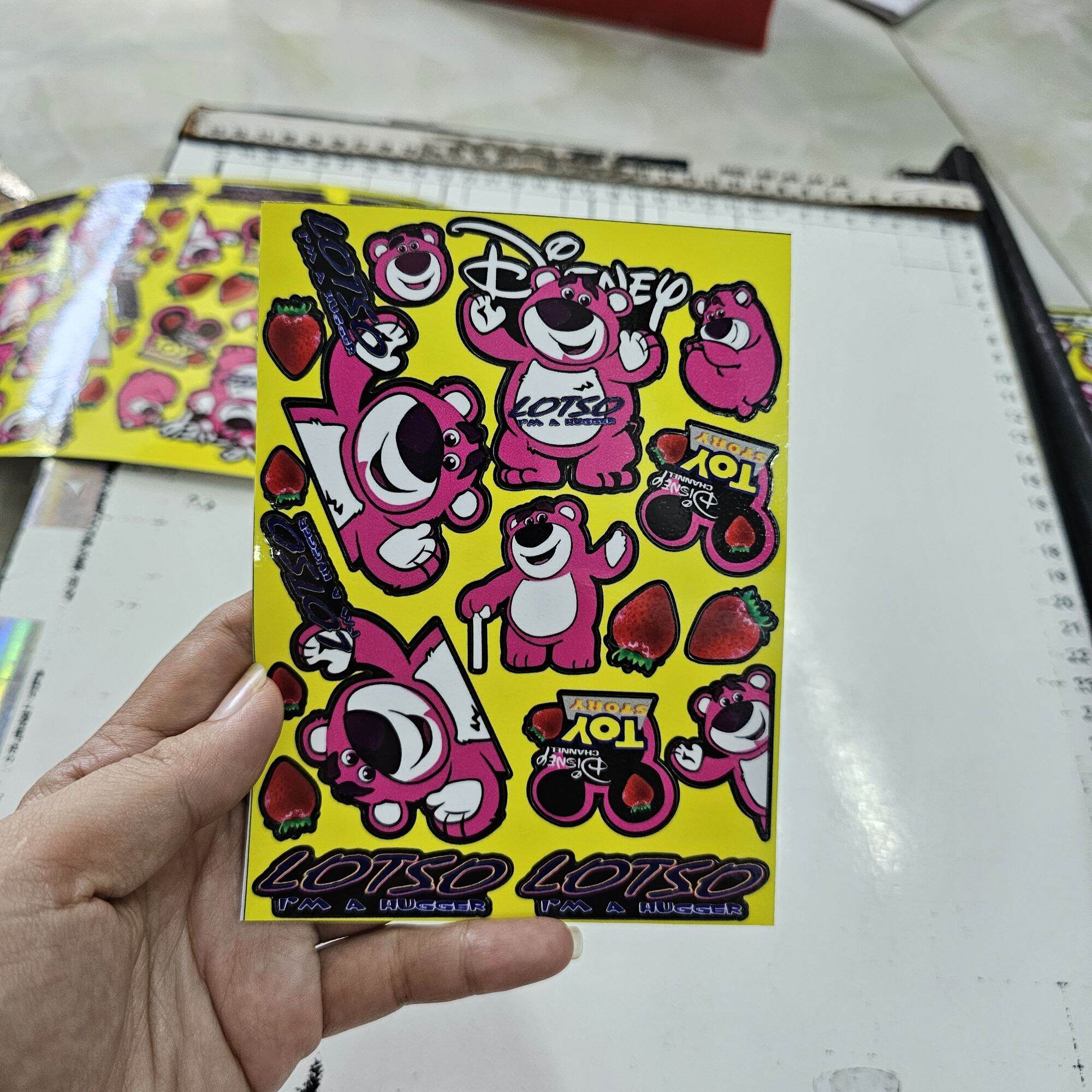 Combo tem logo sticker gấu dâu lotso mini dễ thương