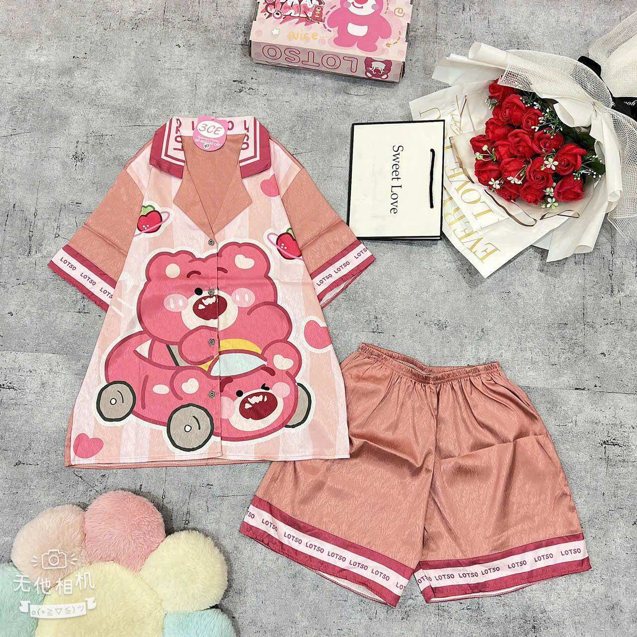 Bộ ngủ đùi gấu hồng lụa xước