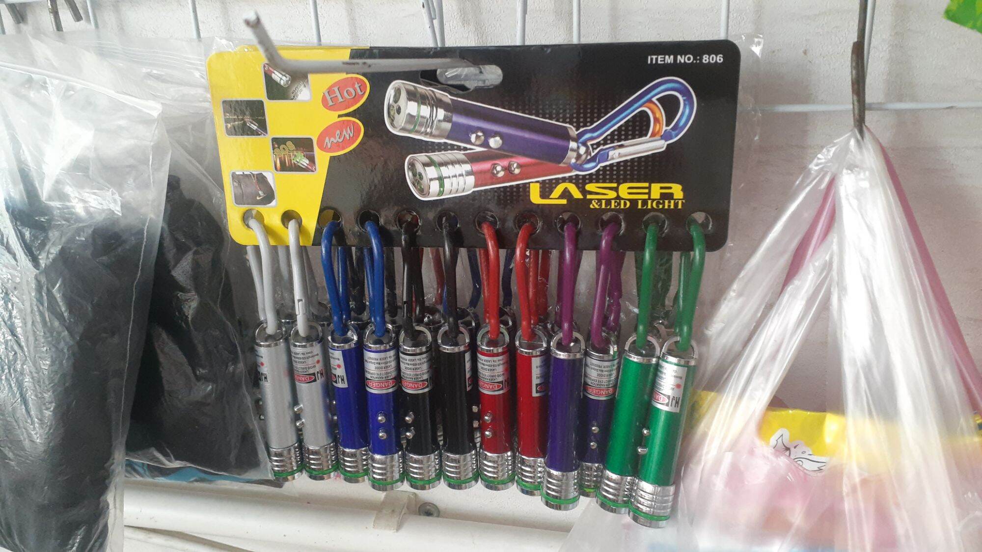Đèn Laser 4 chức năng( đèn pin, tia laser,rọi tiền giả,móc khóa) kèm 3 pin