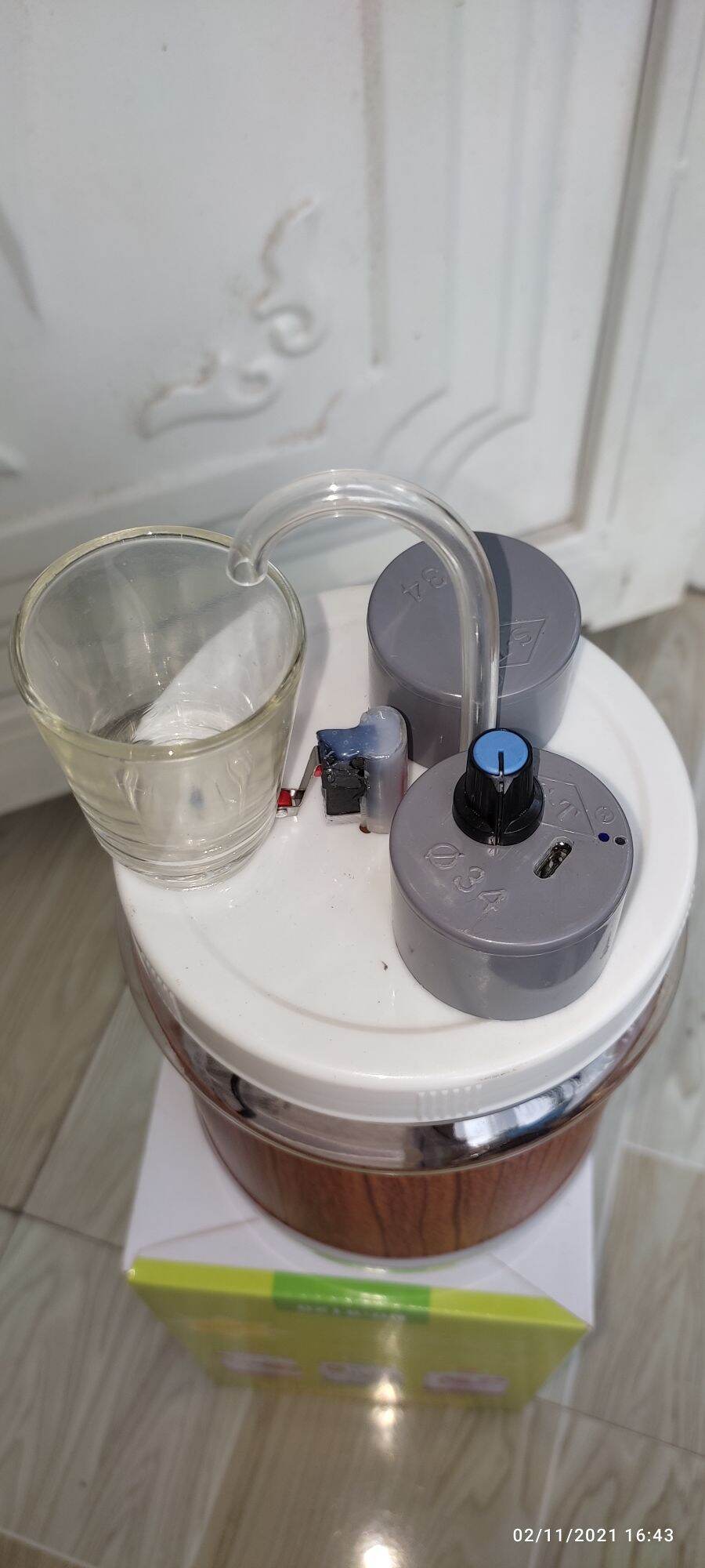 bình rót r,ượu tự động giá rẻ 1,5 lít