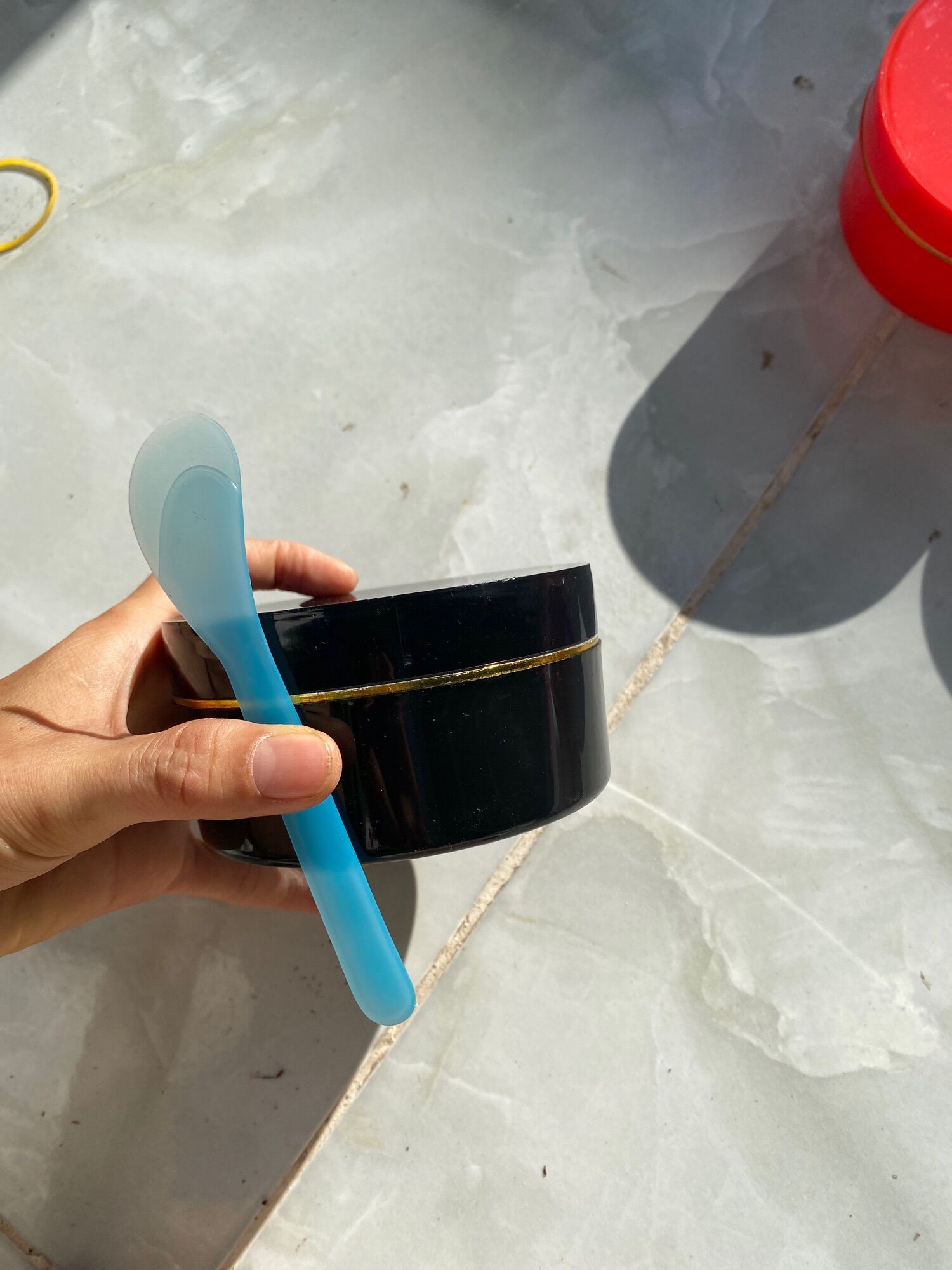 hủ 200gr màu đen (tặng muỗng múc kem)