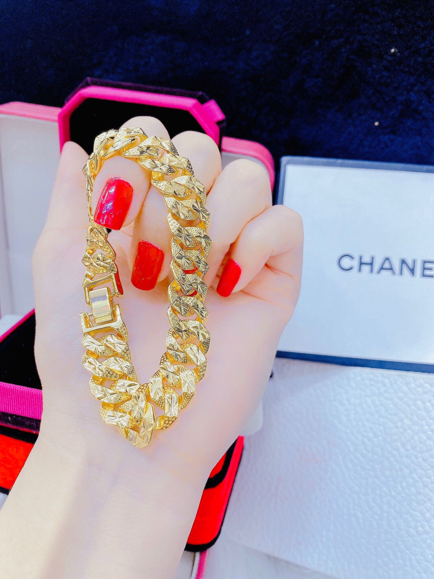 Lắc tay nữ mạ vàng 18k kiểu chạm