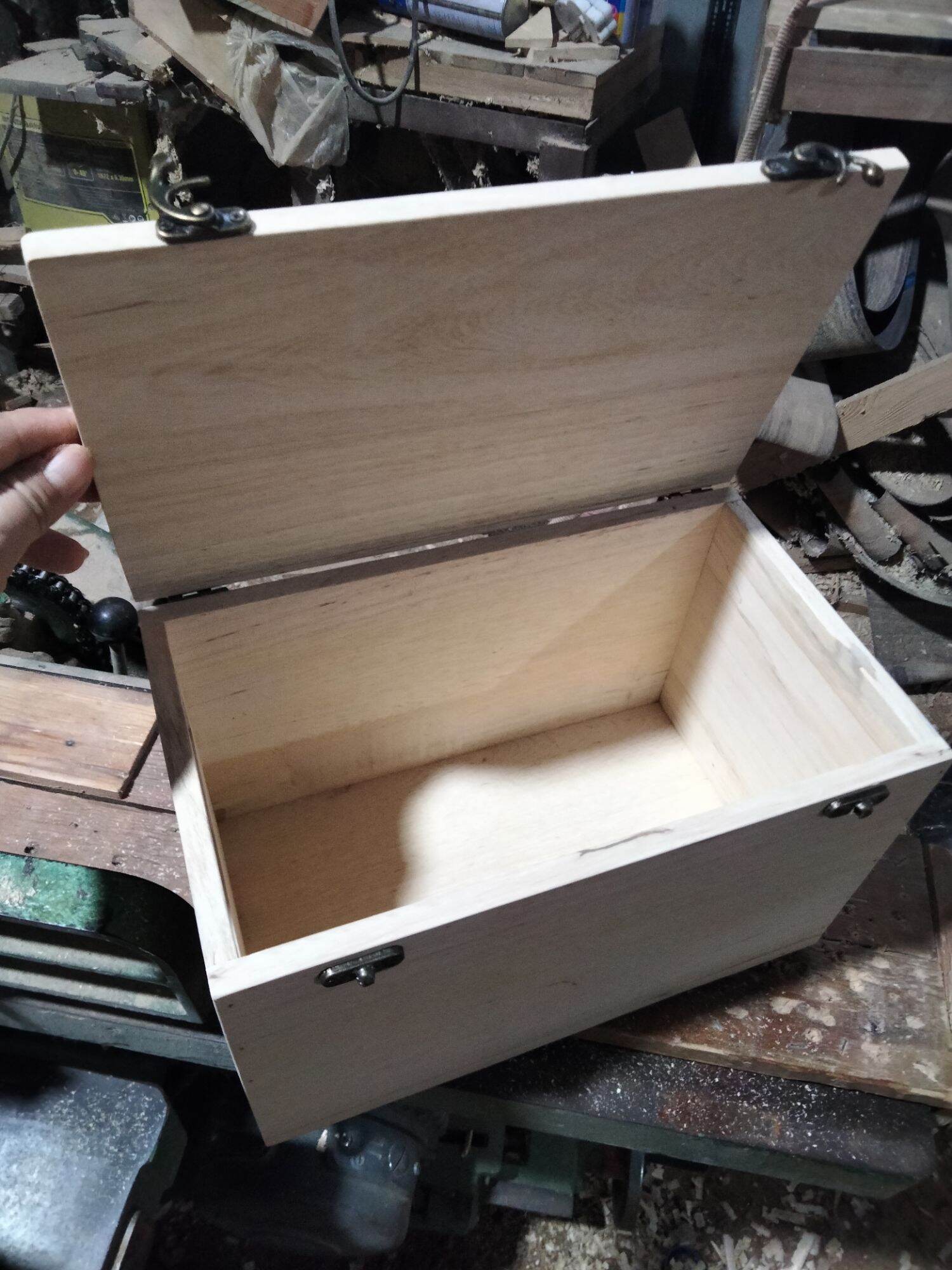 Hộp gỗ cá nhân kích thước 32 cm* 25 cm *25 cm ( phủ bì).