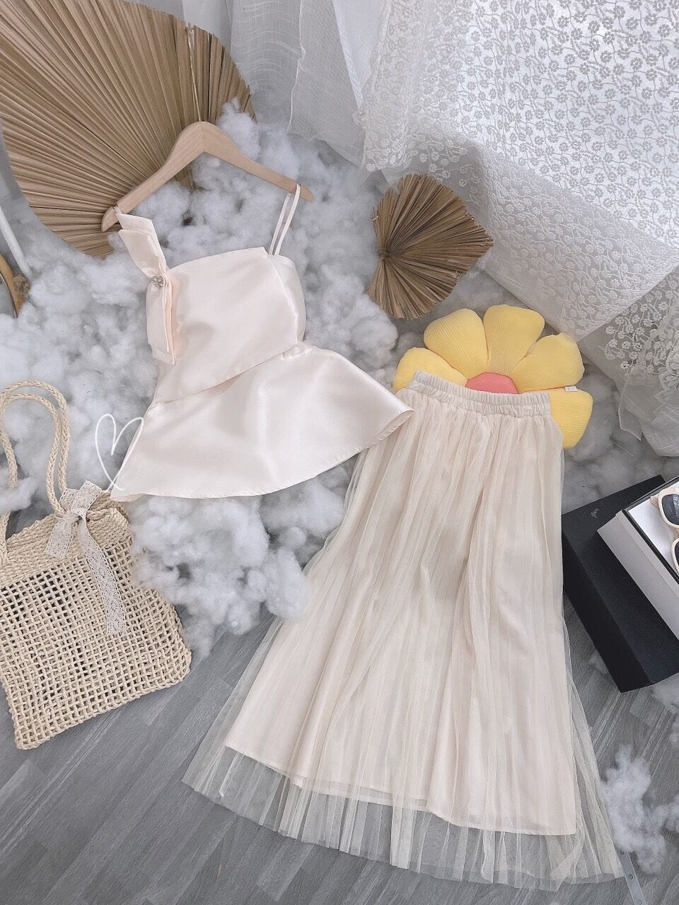 SET ÁO 2 DÂY NƠ PEPLUM PHỐI CHÂN VÁY LƯỚI