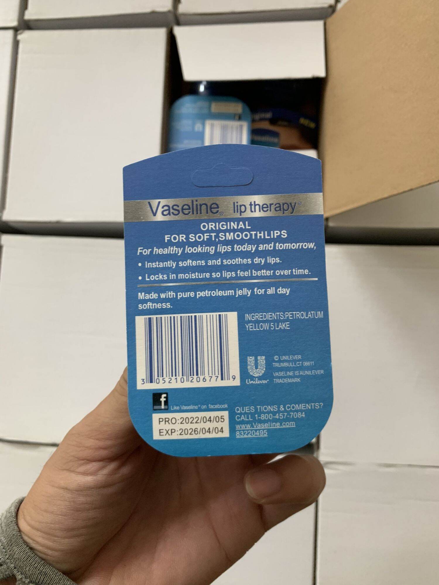 Hộp dưỡng ẩm môi vaseline