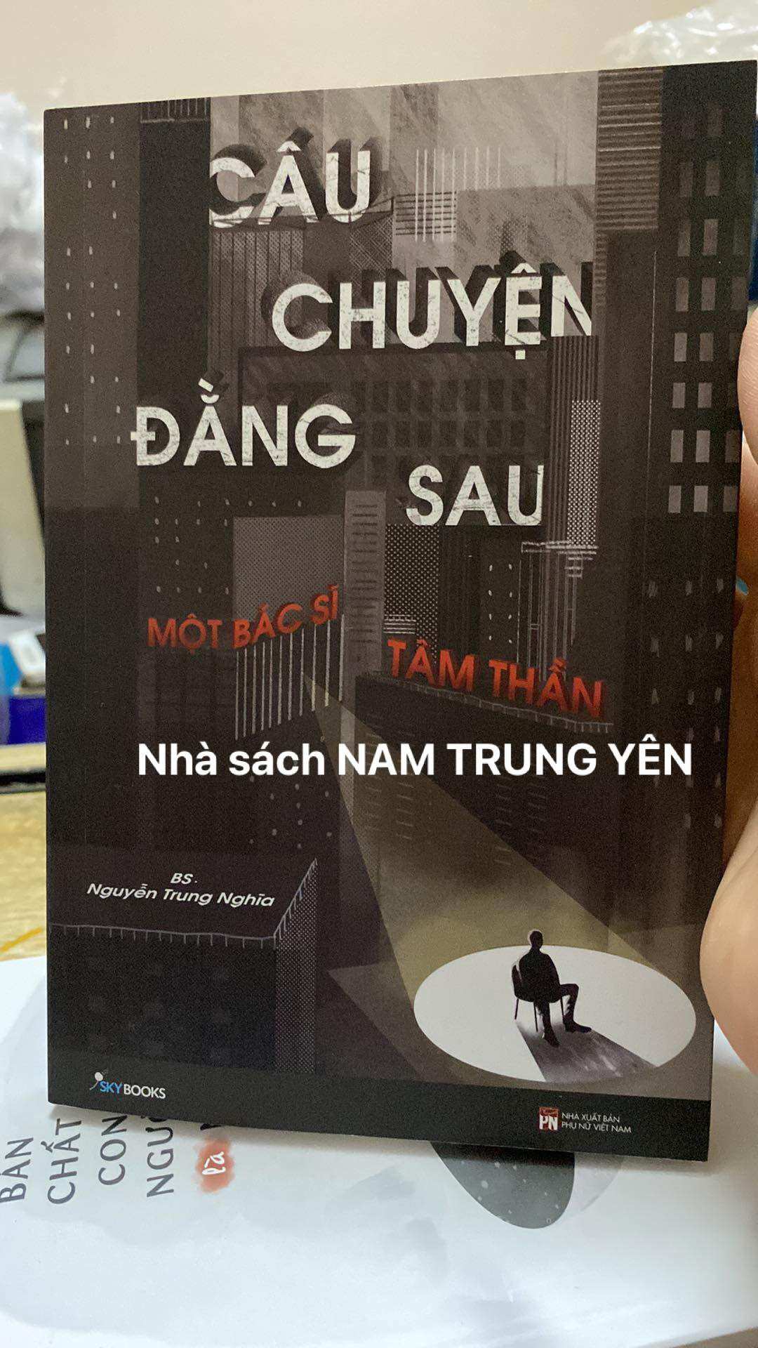 Sách - câu chuyện đằng sau một bác sĩ tâm thần - bs. nguyễn trung nghĩa