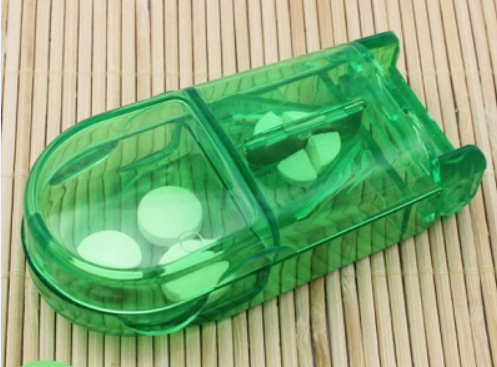 Dụng cụ cắt thuốc tiện dụng