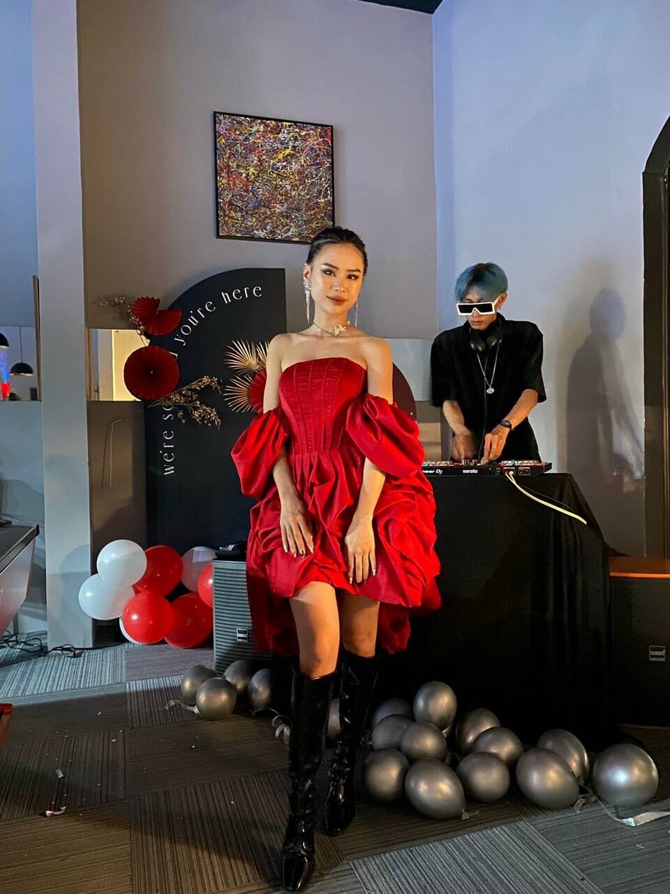 ĐẦM XÒE TÔM CUP BÍ