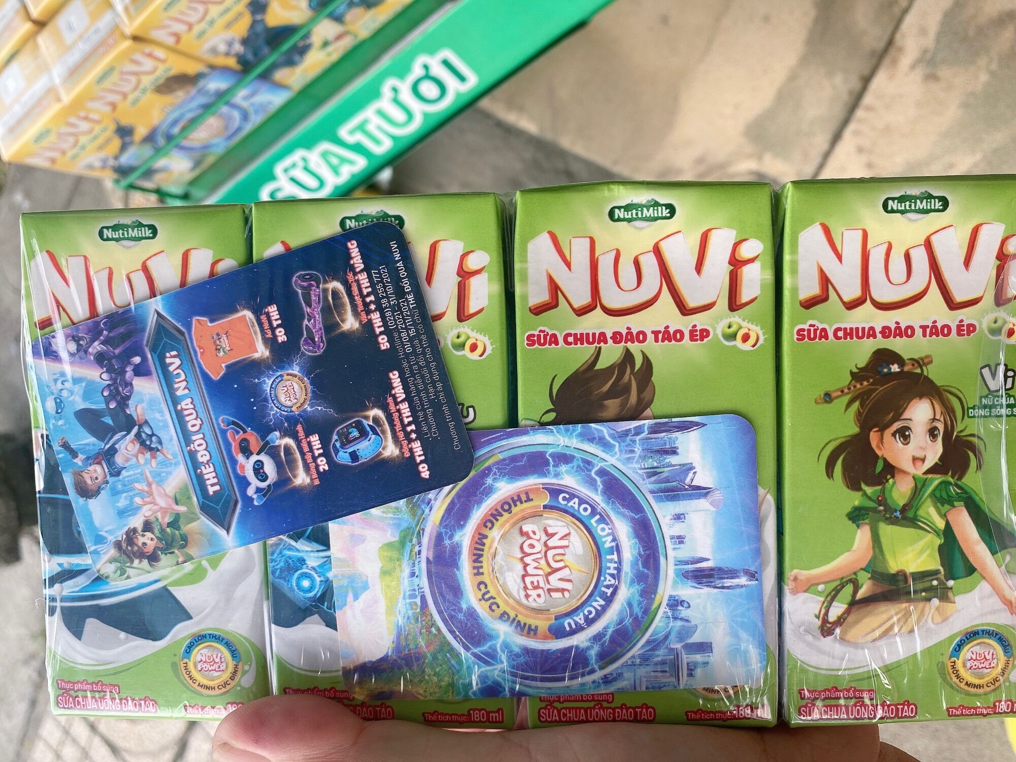 Combo 4 lóc NUVI 16 hộp 180ml , hấp dẫn sưu tầm thẻ đổi quà cho bé