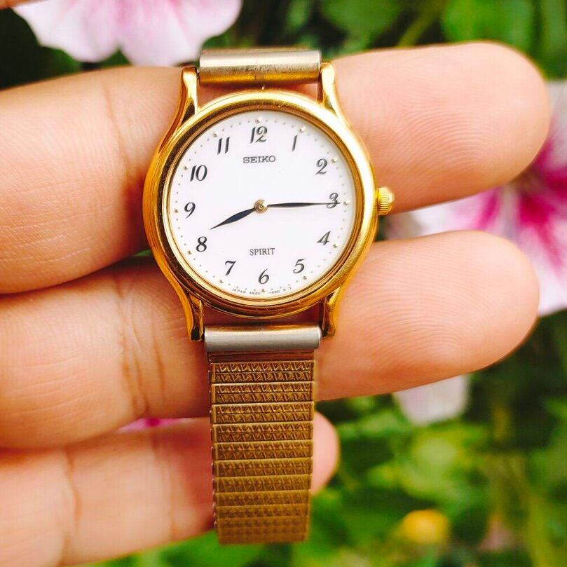 Đồng hồ nữ seiko japan, bọc vàng siêu đẹp, mới 99% , size 24mm, độ mới cao, cam kết hàng chính hãng nếu sai đền x2 tiền thumbnail