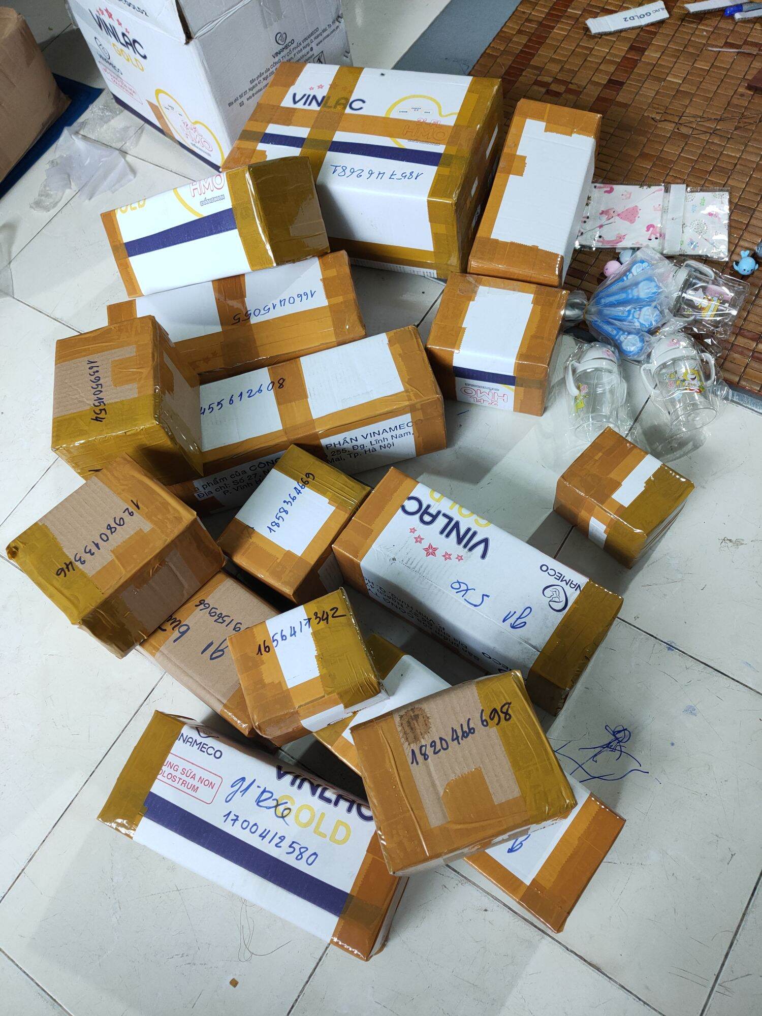 (2 lon freeship tặng 1 khăn mặt ) sữa vinlac gold 1 800g date 2026