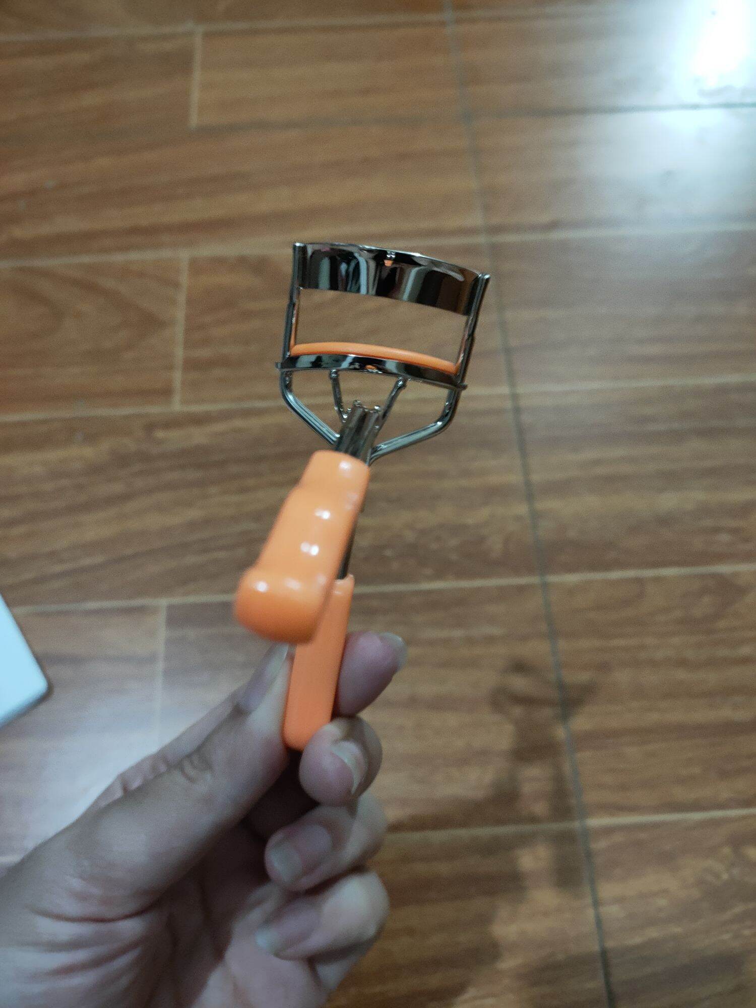 Son dưỡng hồng môi vaselin