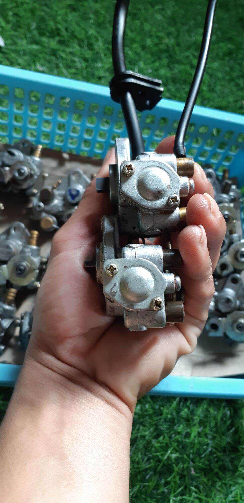 bơm nhớt zin tháo xe xipo satrias.