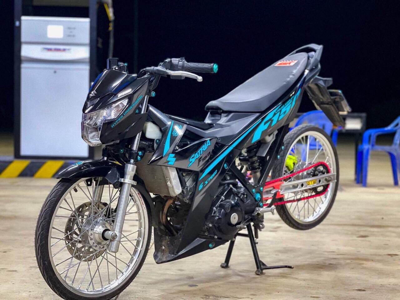 Tem satria đen chữ F150 xanh tem chế