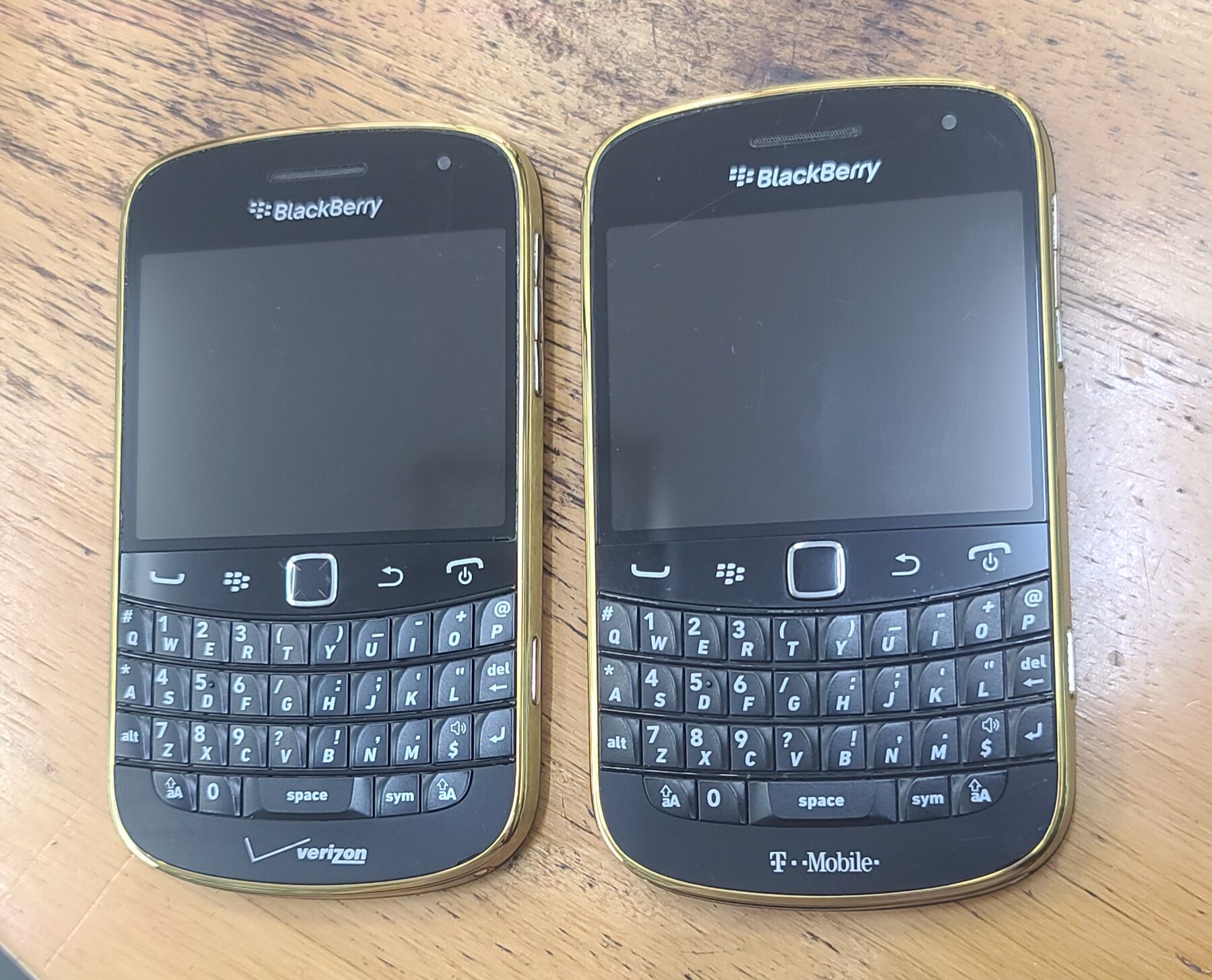 Blackberry bold 9900 viền gold