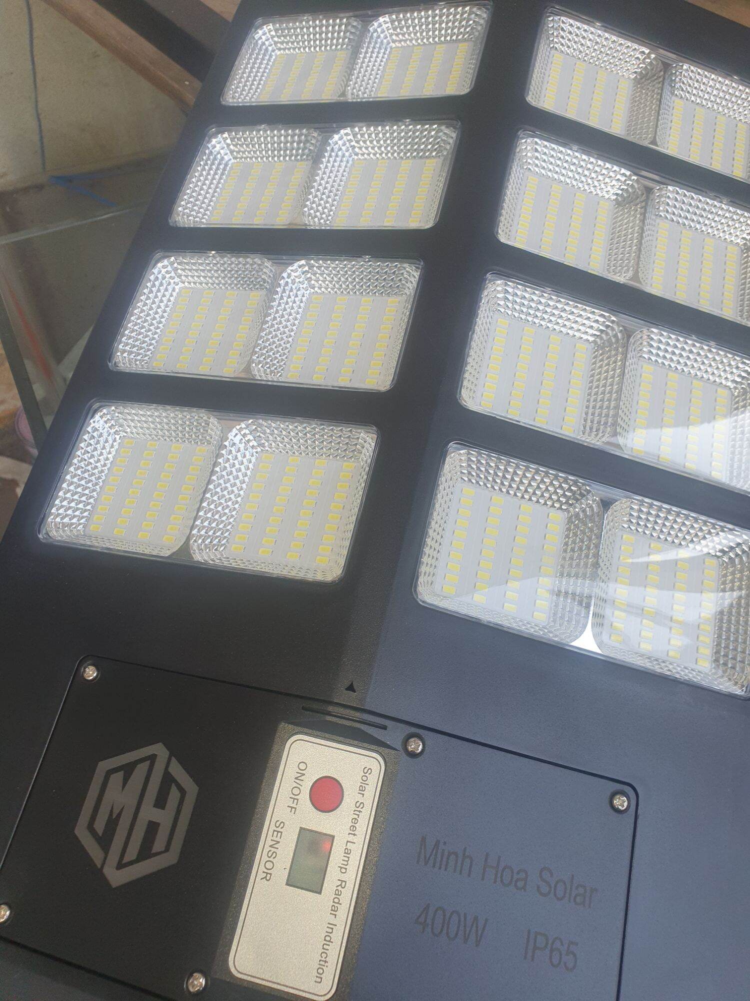Đèn năng lượng mặt trời 400W