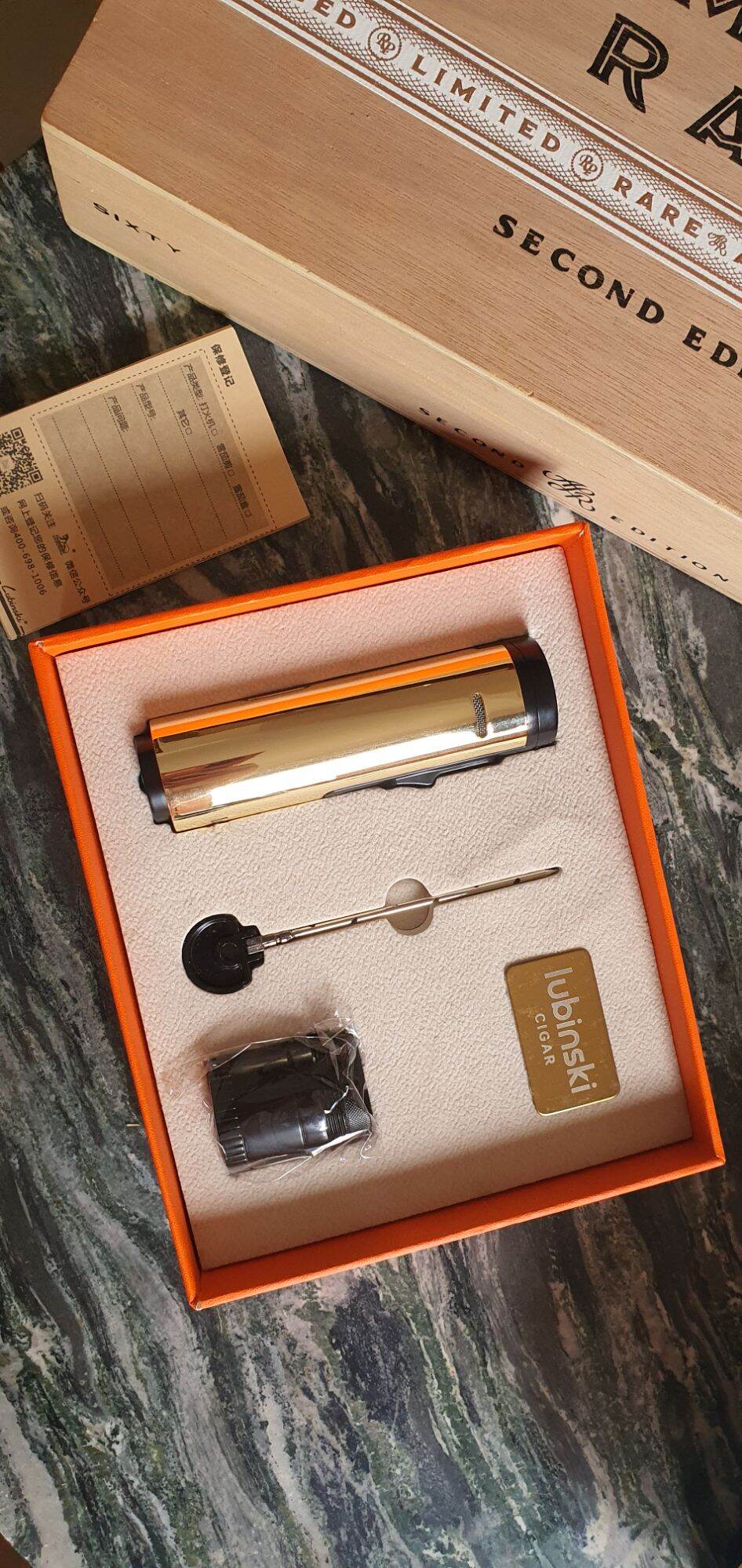 BẬT LỬA-HỘP QUẸT XÌ Gà Lubinski 1 lửa kèm kim thông,đục,giá để