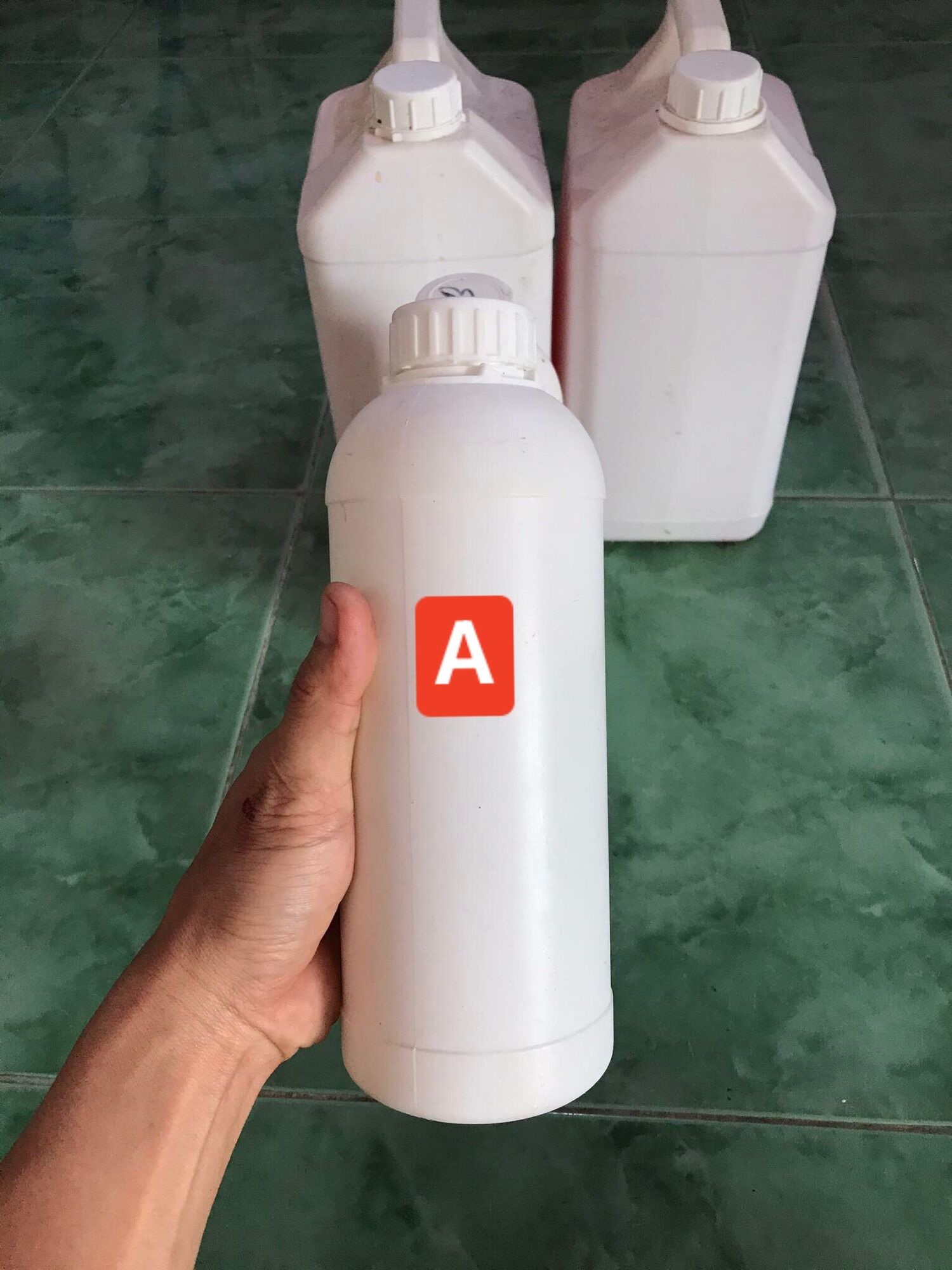 Hoá chất pha sẵn A+B dùng tẩy ốc Titan.