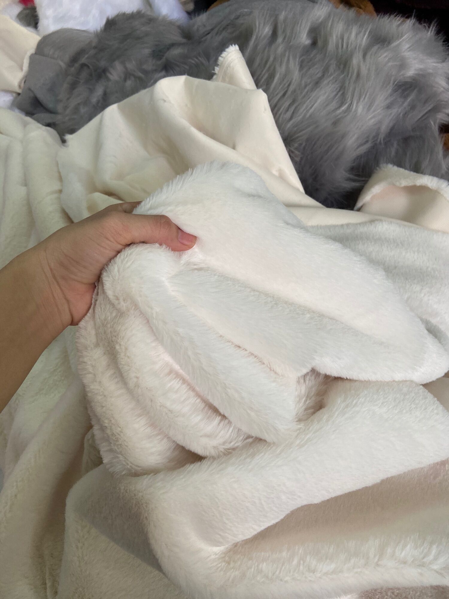 Thảm lông trải tủ điện thoại - thảm lông chụp hình