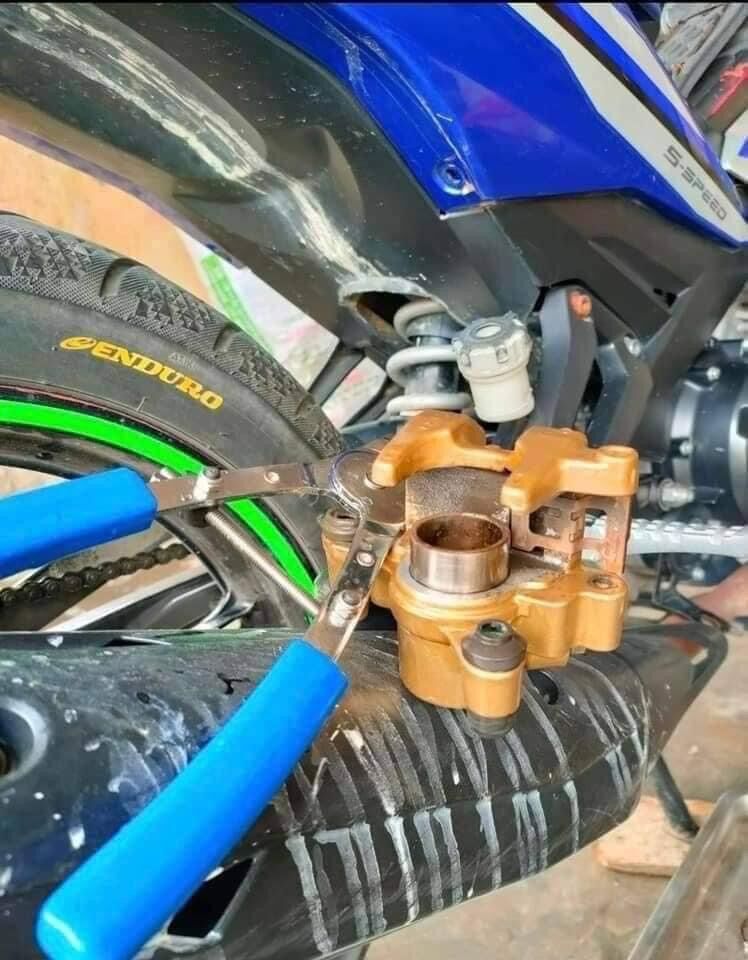 Kìm xoay piston phanh đĩa ( heo dầu xe máy )